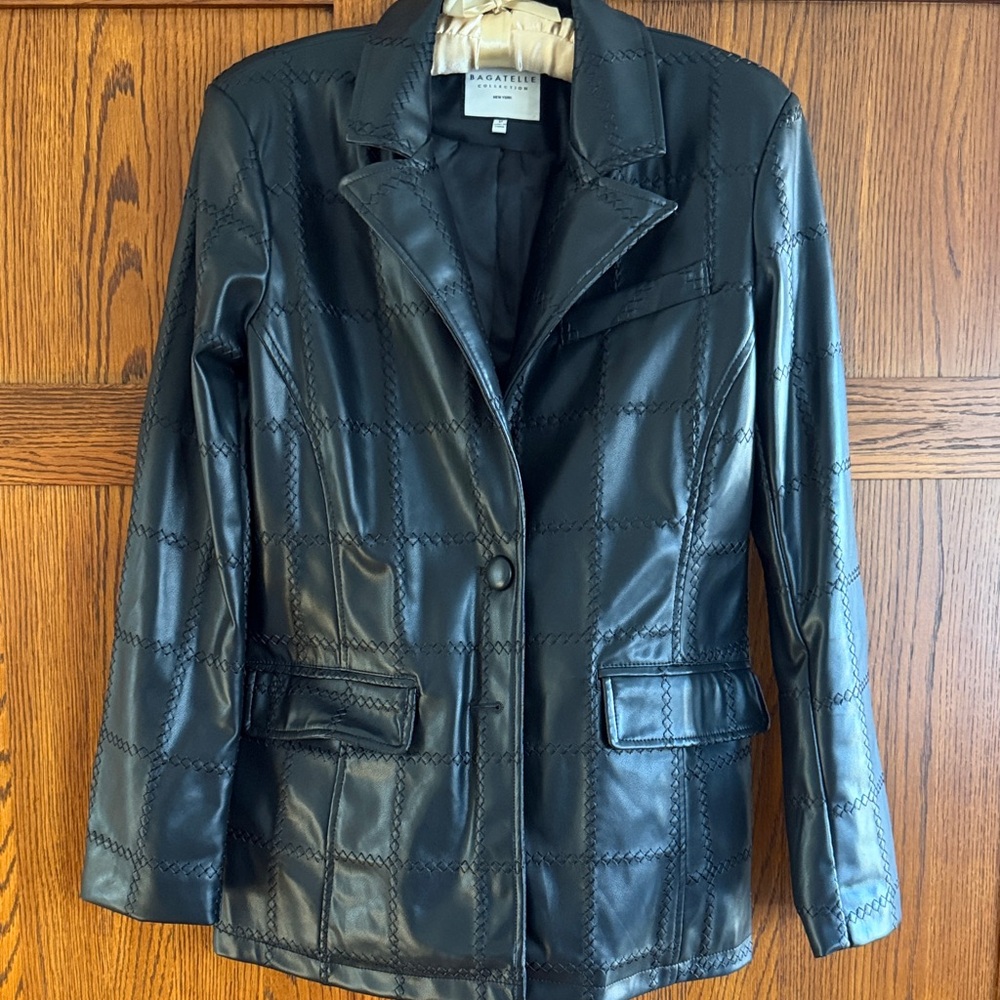 70’s Rock & Roll Vibe
Bagatelle Faux Leather Blazer Sz. M
